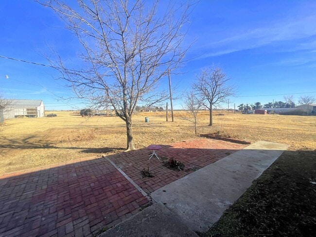 Building Photo - Large 4 Bed 2 Bath on Chapman DR