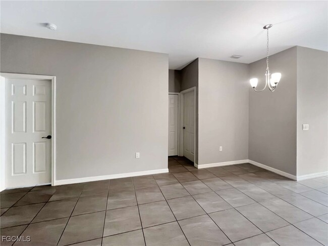 Building Photo - 1320 Trafalgar Pkwy