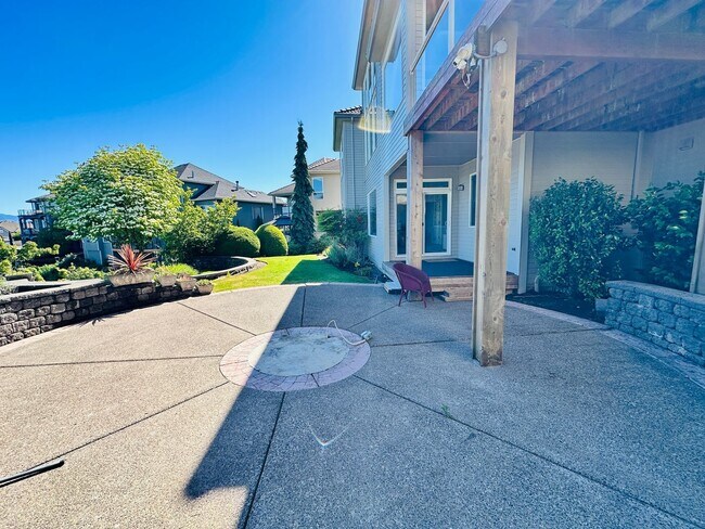 Building Photo - Stunning Custom Camas Home