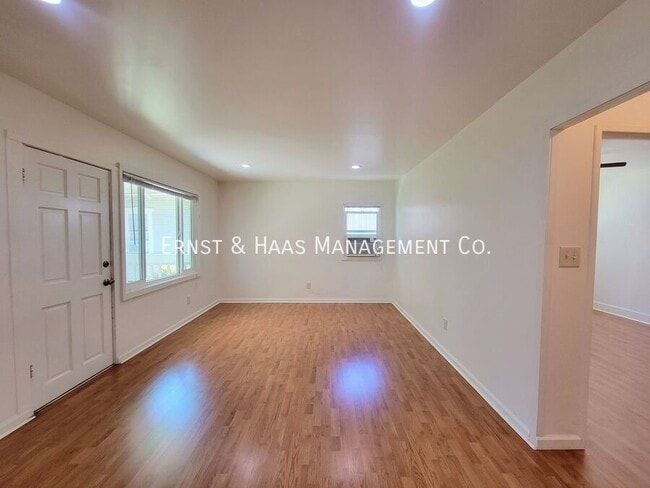 Building Photo - 1378 Loma Ave