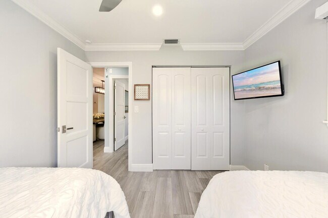 Building Photo - Naples Park PET FRIENDLY POOL HOME - 3BDRM. 2 BATHS