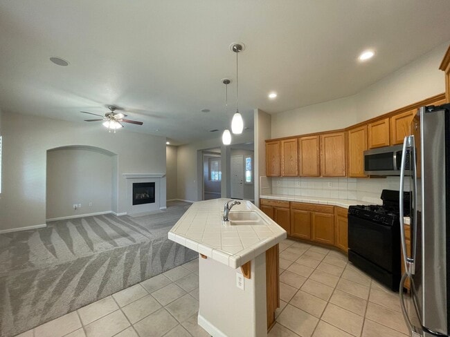 Building Photo - Senior Community for those 55+ Large 2 bedroom, 2 bath with bonus room!  All modern amenities!