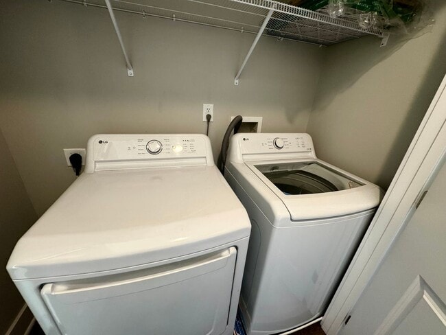 Building Photo - END UNIT Sunburst Villa Luxury Townhouse WITH BASEMENT