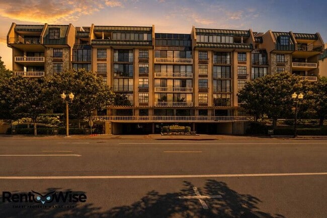 Building Photo - 555 Laurel Ave