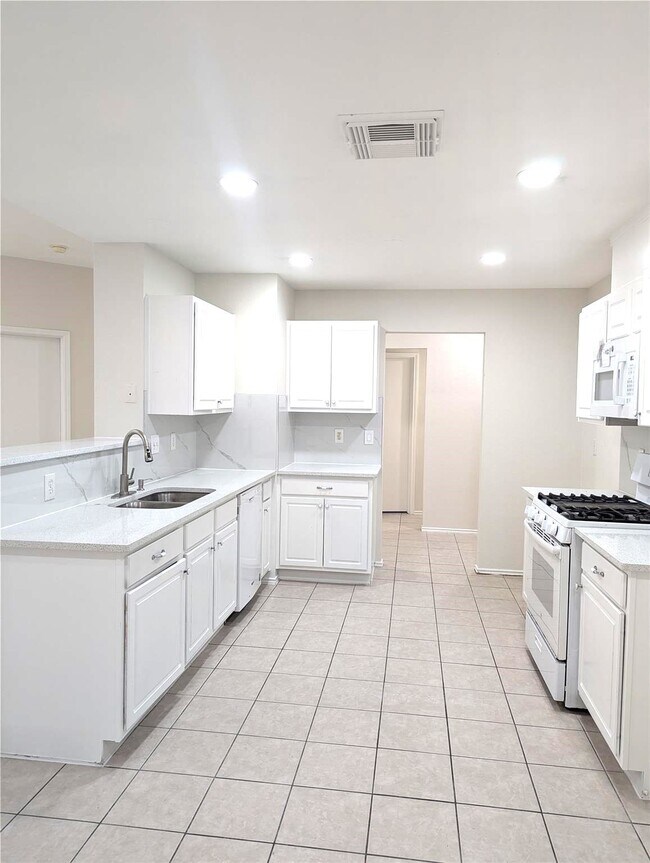 Building Photo - 9202 Aberdeen Lake Dr