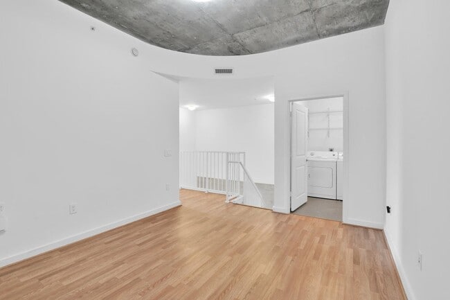 Building Photo - 300 S Australian Ave