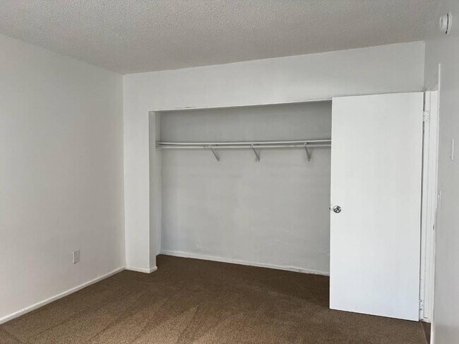 Building Photo - 2.0 bedroom in Los Angeles California 91343