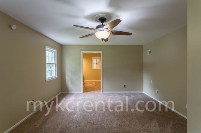 Building Photo - 8414 W 98th St