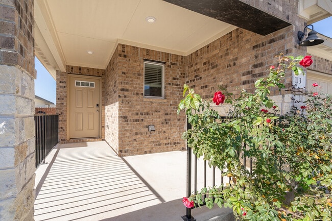 Building Photo - 113 Outlaw Dr