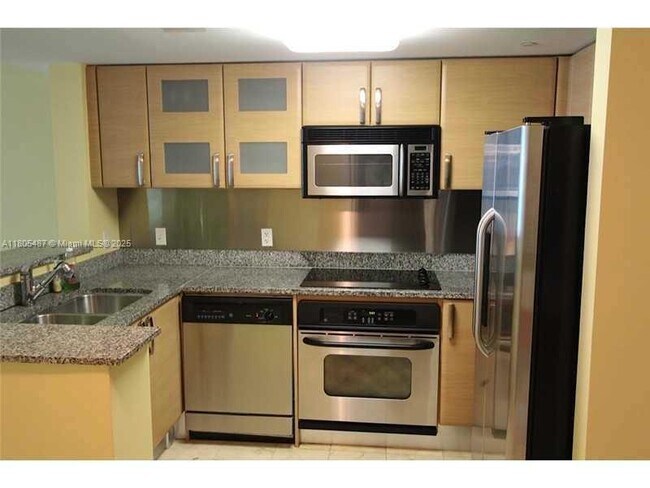 Building Photo - 2101 Brickell Ave