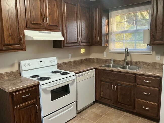 Building Photo - 220 Crossland Ave