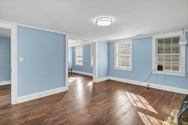 Building Photo - Prime Location! Minutes to The Vista, Downtown & USC!