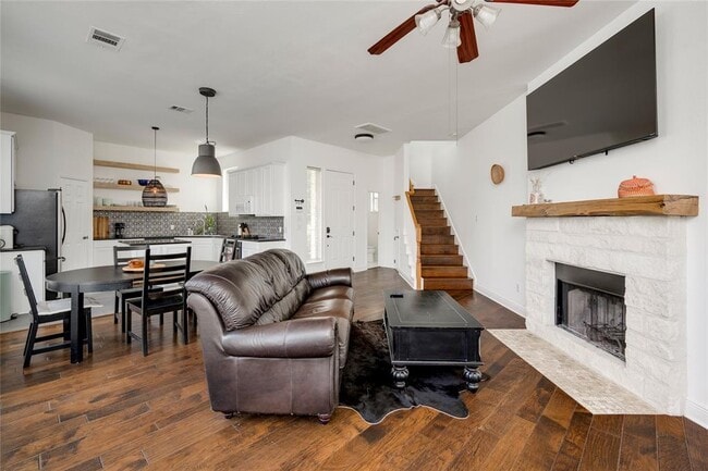 Building Photo - 1802 Village Oak Ct