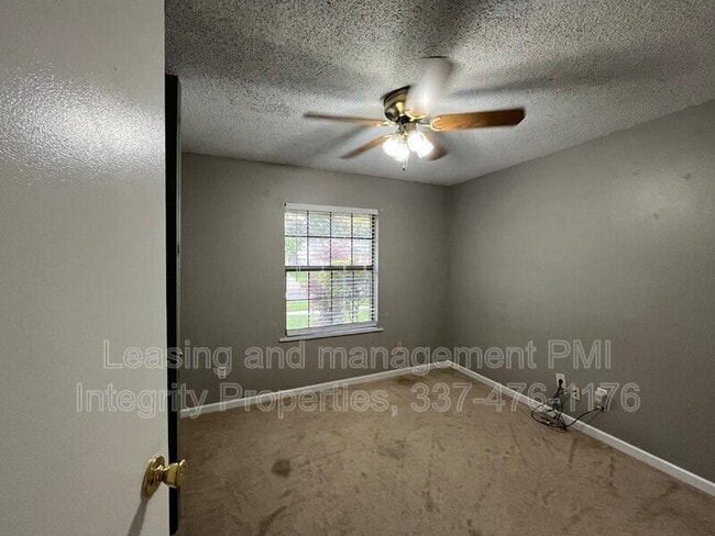 Building Photo - 107 Village Ln