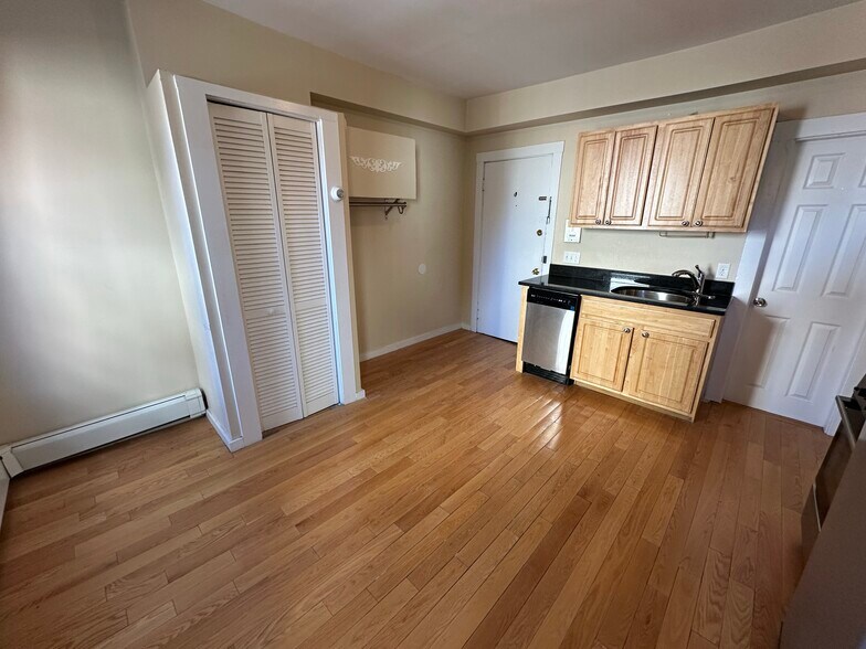 Building Photo - 218 Cambridge St