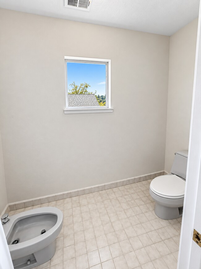 Building Photo - 3071 Crestablanca Dr