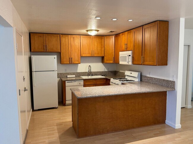 Building Photo - Harrison St Duplex