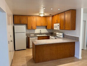 Building Photo - Harrison St Duplex