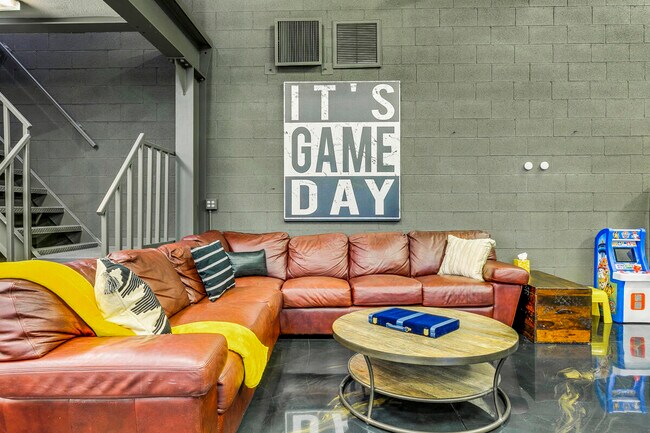 Building Photo - 41370 Sparkey Way