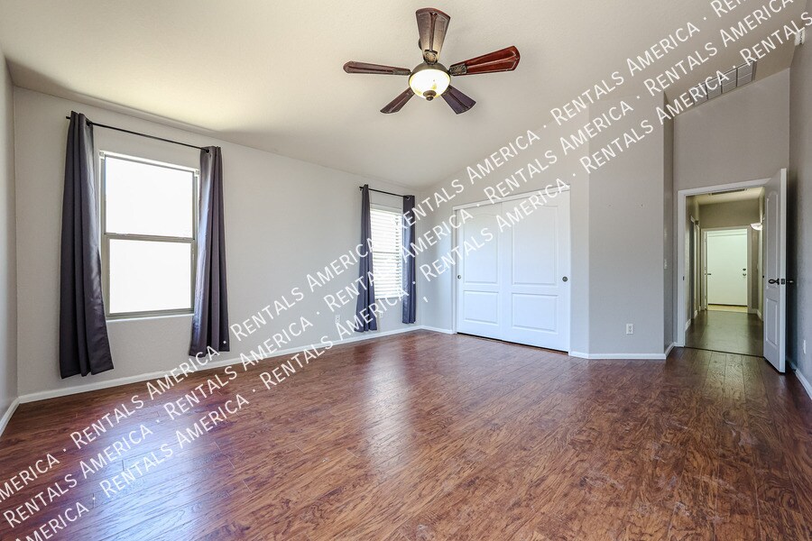 Building Photo - 51 W Hereford Dr