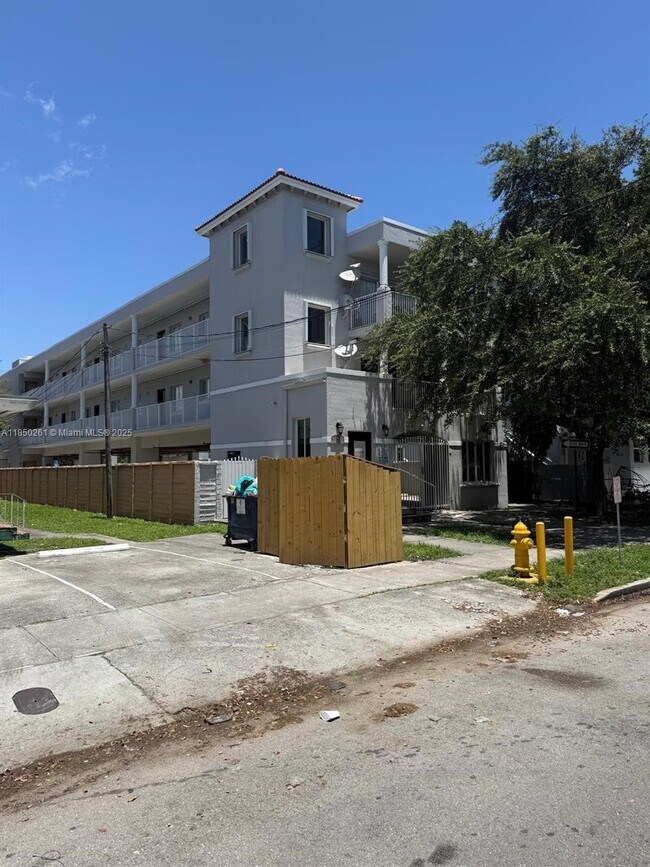 Building Photo - 1453 SW 3rd St