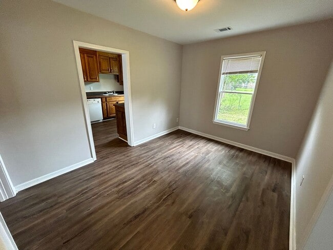 Building Photo - Updated 3/1 House in South Rome- $1,095
