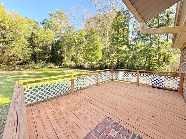 Building Photo - ??Spacious 3-Bedroom Home - Large Lot