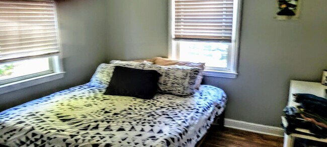 Building Photo - 418 Iverson Way