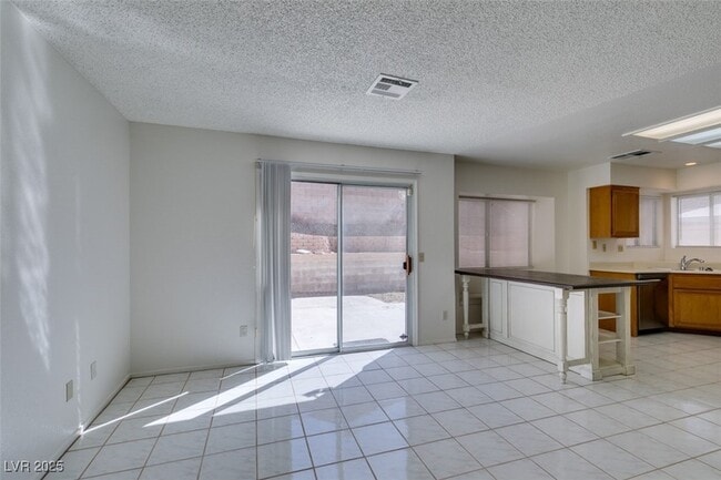 Building Photo - 1101 E Adelman Dr