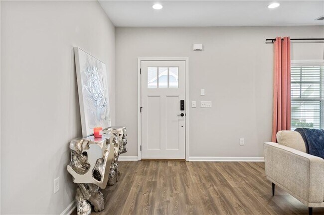 Building Photo - 2047 Drew Dr