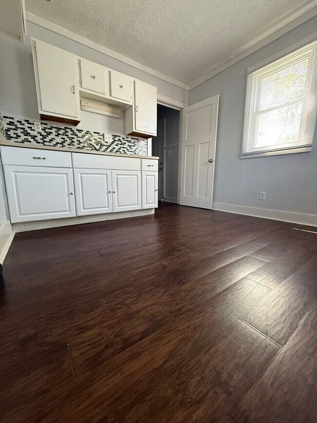 Building Photo - New Listing! 3BR/1BA home in North Brookside Park