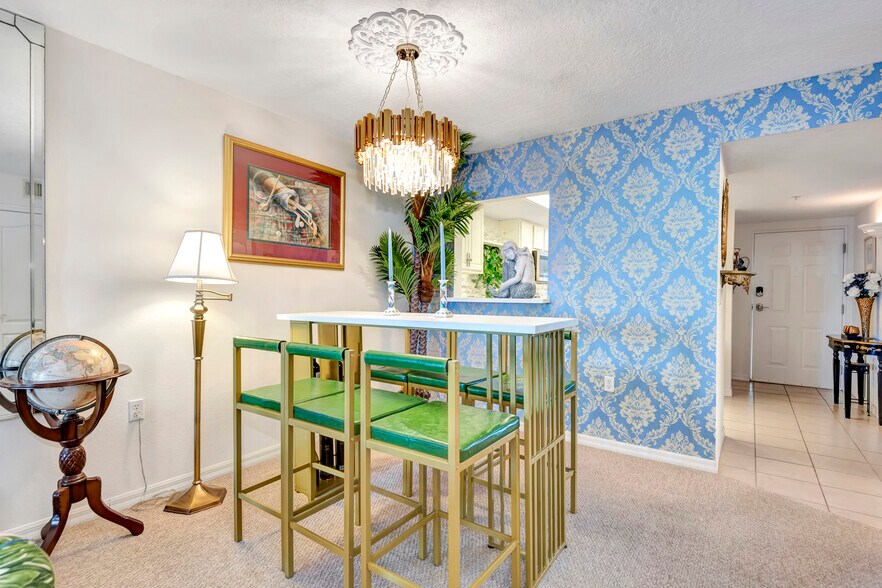 Building Photo - 711 N Halifax Ave