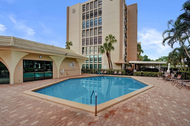 Building Photo - 1627 Riverview Rd