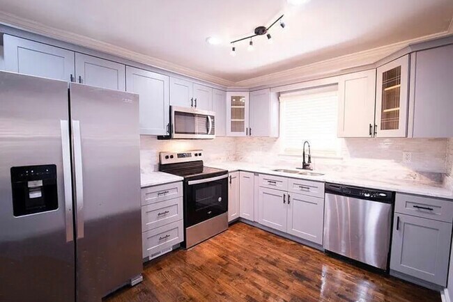 Building Photo - 215 Silver Springs Cir SW