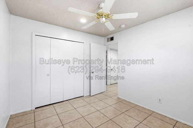 Building Photo - 2245 W Glenrosa Ave