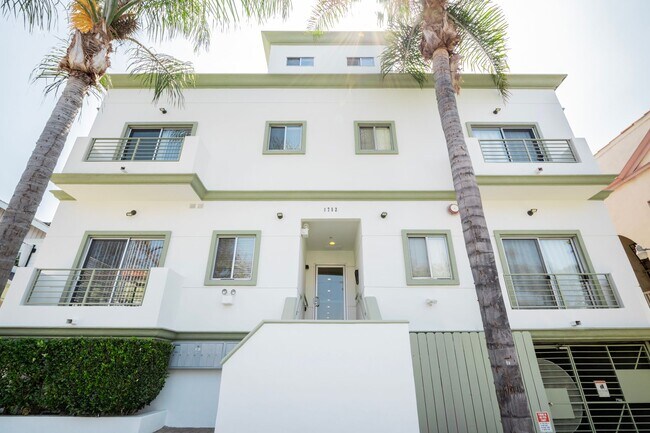 Building Photo - 1752 N Kingsley Dr.