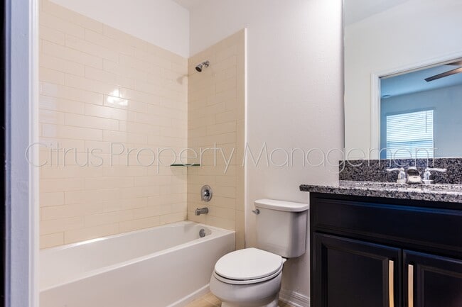 Building Photo - Beautiful Waterfront Home (4/3.5) in Grove...