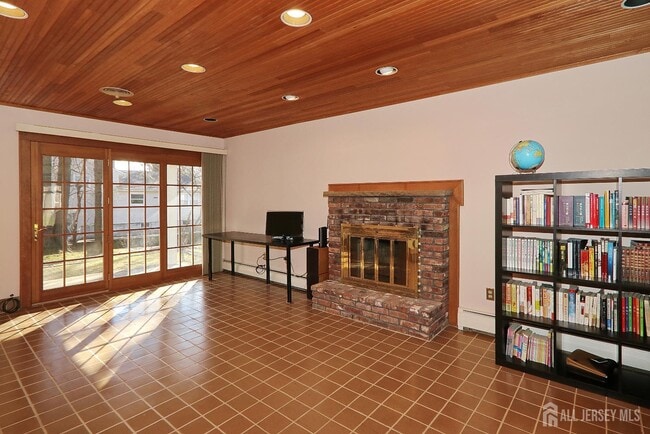 Building Photo - 240 Twin Oaks Terrace