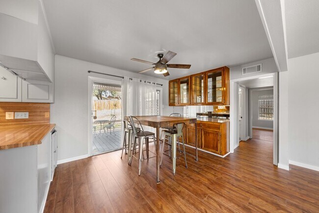 Building Photo - 303 Marquis Ln