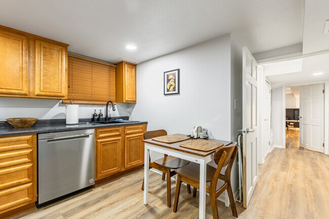 Building Photo - 3017 Pearl St