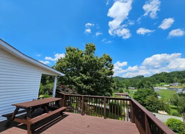 Building Photo - 216 Caroline Dr