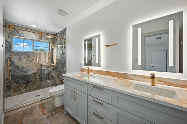 Building Photo - ***936 Elwood Duplex***