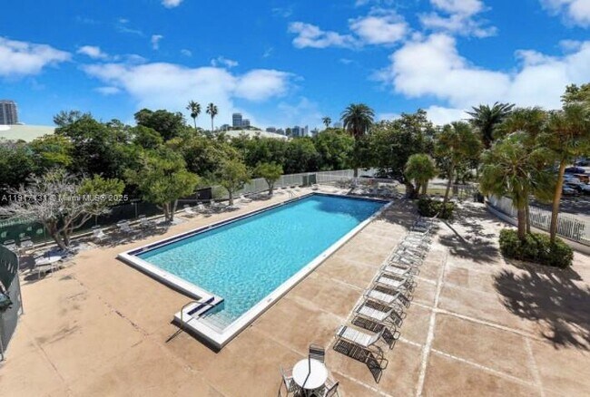 Building Photo - 7441 Wayne Ave