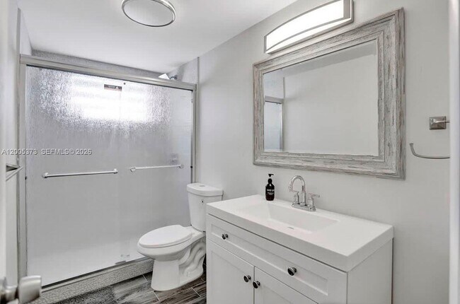 Building Photo - 10006 E Bay Harbor Dr