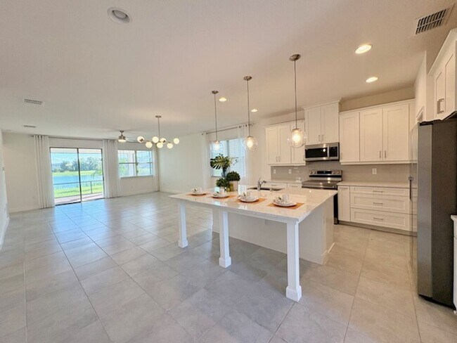 Building Photo - Lovely 4/2 at Harmony Enclave a Golf Course Community