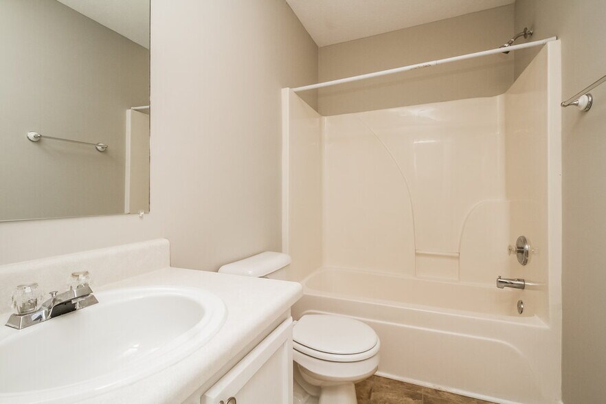 Building Photo - 805 Hammersmith Dr