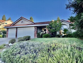 Building Photo - 112 Finchley Ln