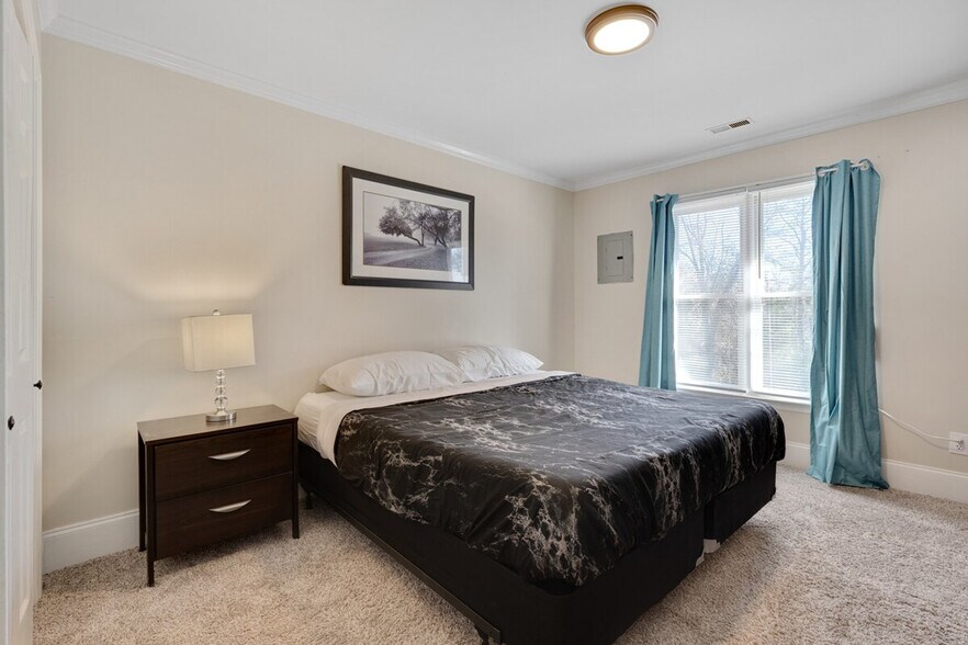 Building Photo - 2128 S Roxboro St