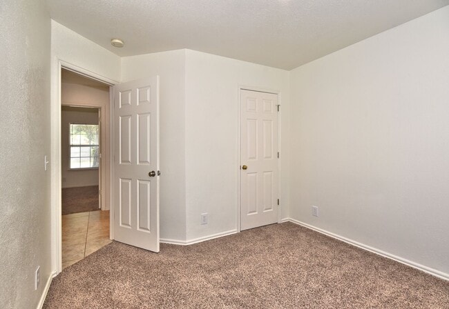 Building Photo - Welcome to your new home in Jenks!