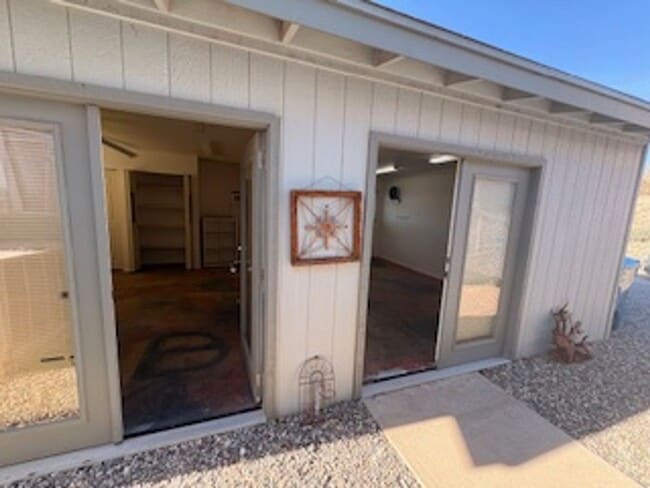 Building Photo - 3 BEDROOM 2 BATH 2 CAR GARAGE w/ Detached 2 room Shop - LONG TERM RENTAL in LHC!!